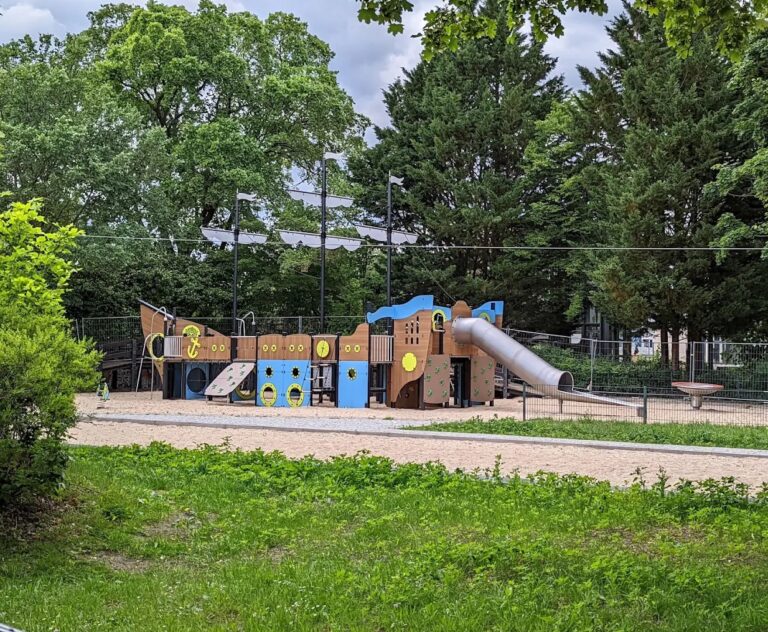 Piratenspielplatz 1 768x632
